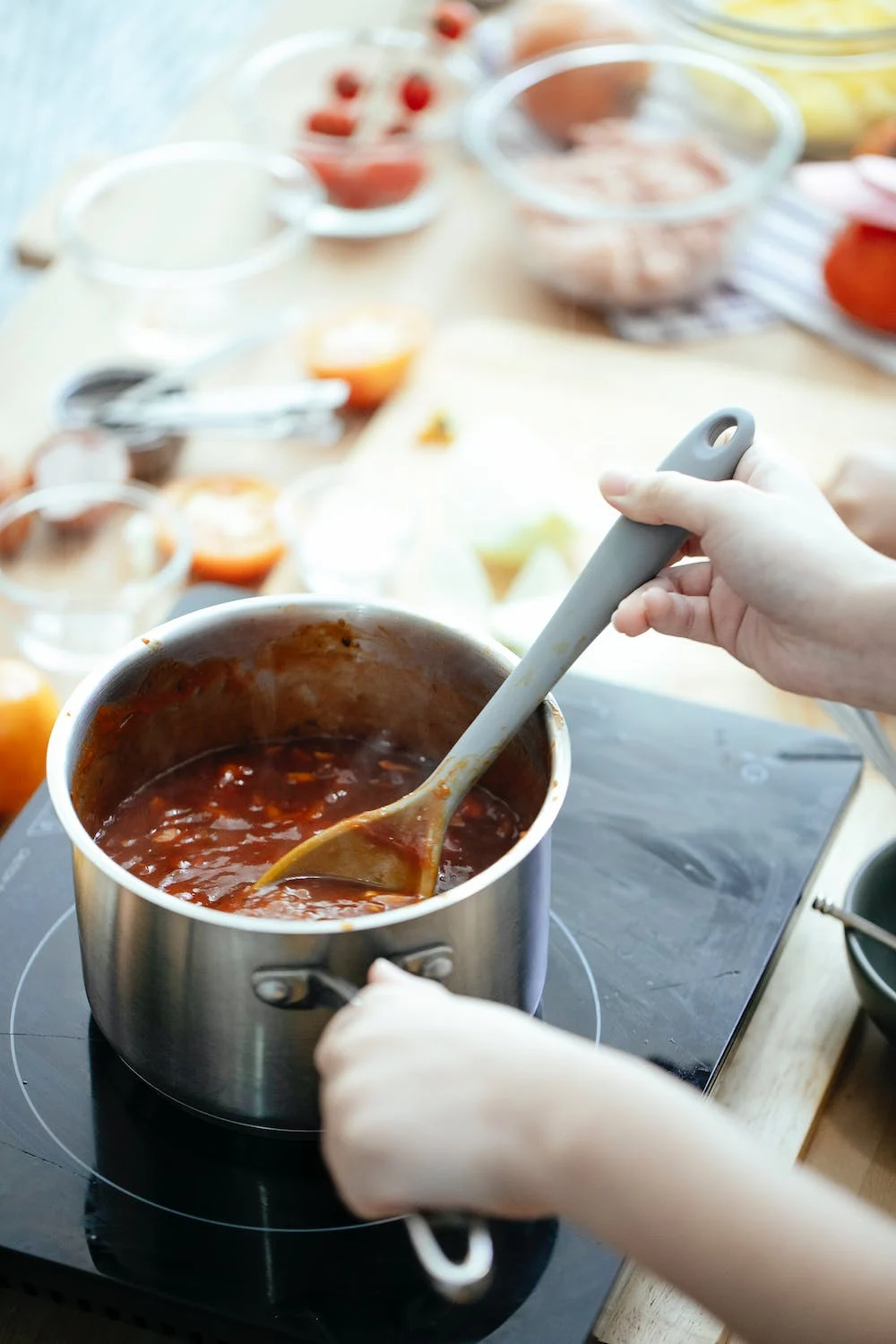 Saucepan-Chili-sauce-in-saucepan