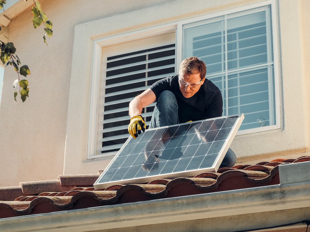 3 Ways to Keep Your Solar Panels Efficiently Running