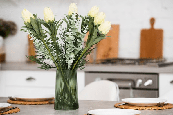 What Flowers To Choose To Decorate Your Apartment For Receiving Guests
